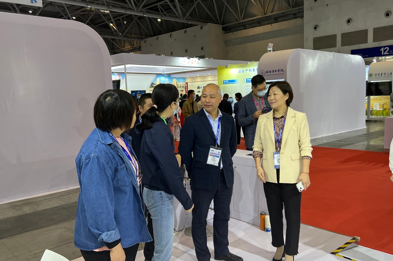 34bc355fcb214525bf8d0eed58f486da.png 第三张.png